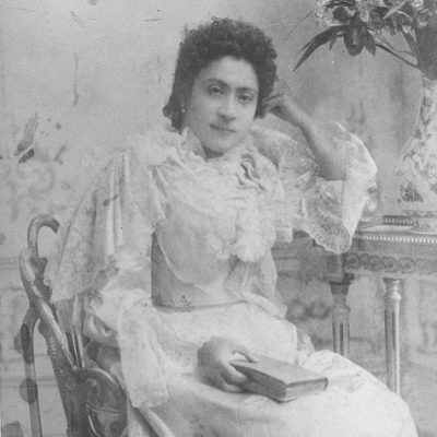 Destacada web-Eloísa_Diaz_(1900)-Imágenes de la Universidad de Chile. Santiago - Eds. de la Univ. de Chile, 1977. 253 p