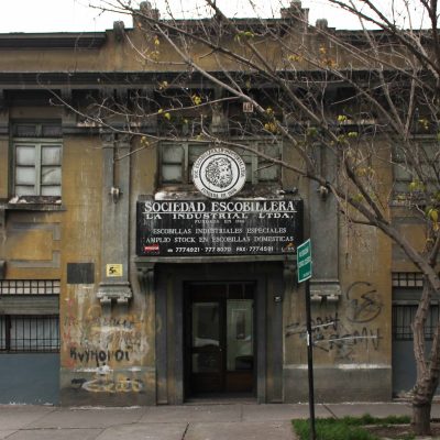 Fachada Sociedad Escobillera. Fotografía de Alicia Campos Gajardo